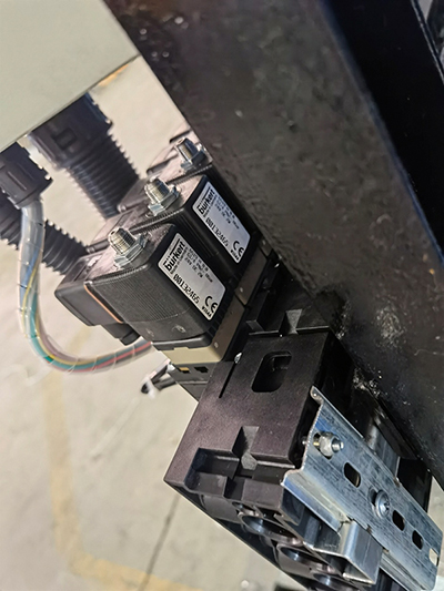 صمام كهربائي (Solenoid Valve) من الماركة الألمانية Burkert